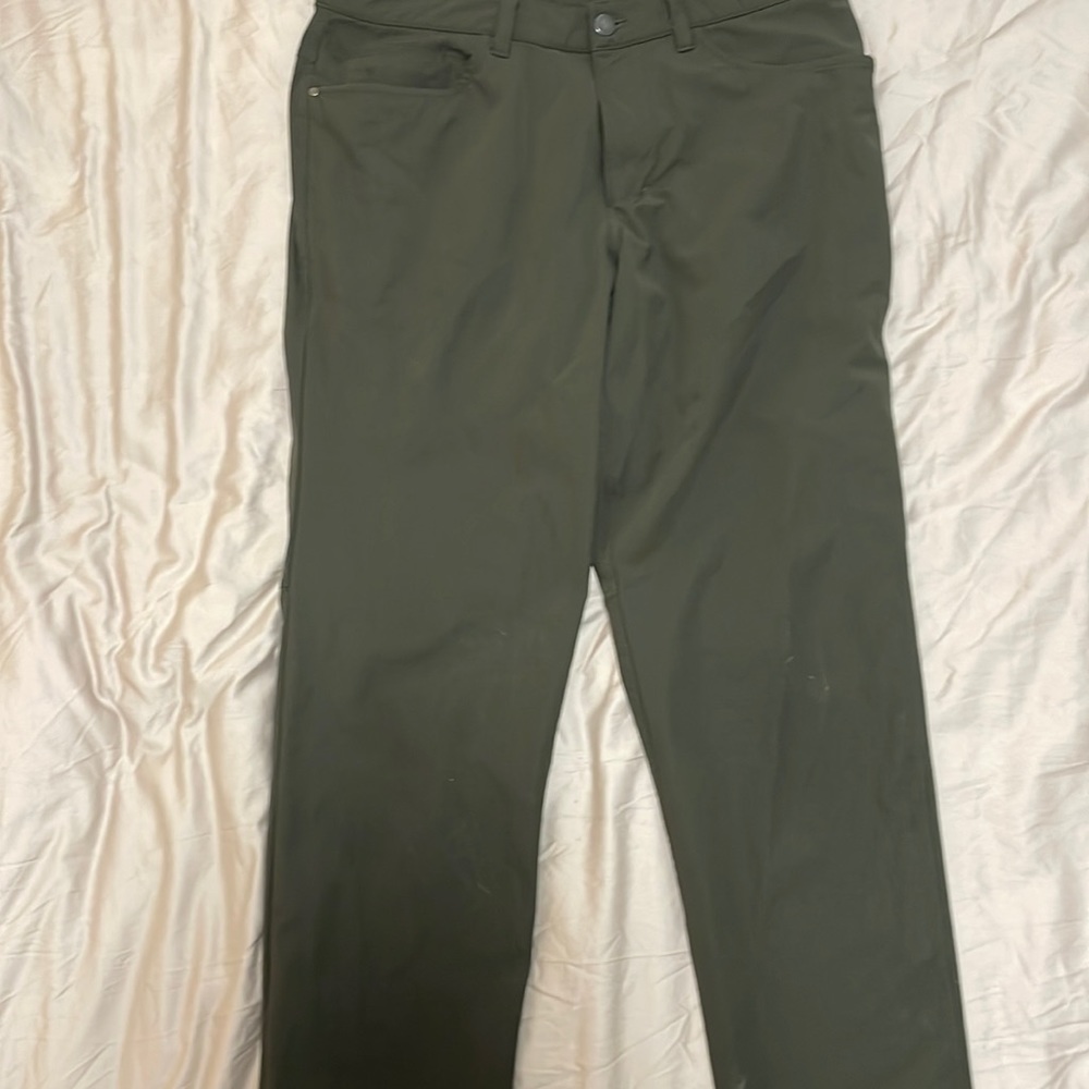 Men’s Lululemon dark green chino pants